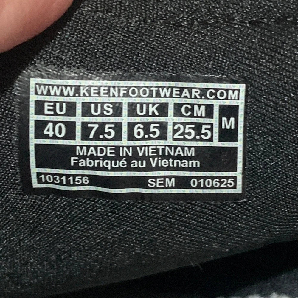 KEEN Mosey Derby Slip On Shoes Triple Black Recycled 1031156 Mens 7.5 Womens 9‎
